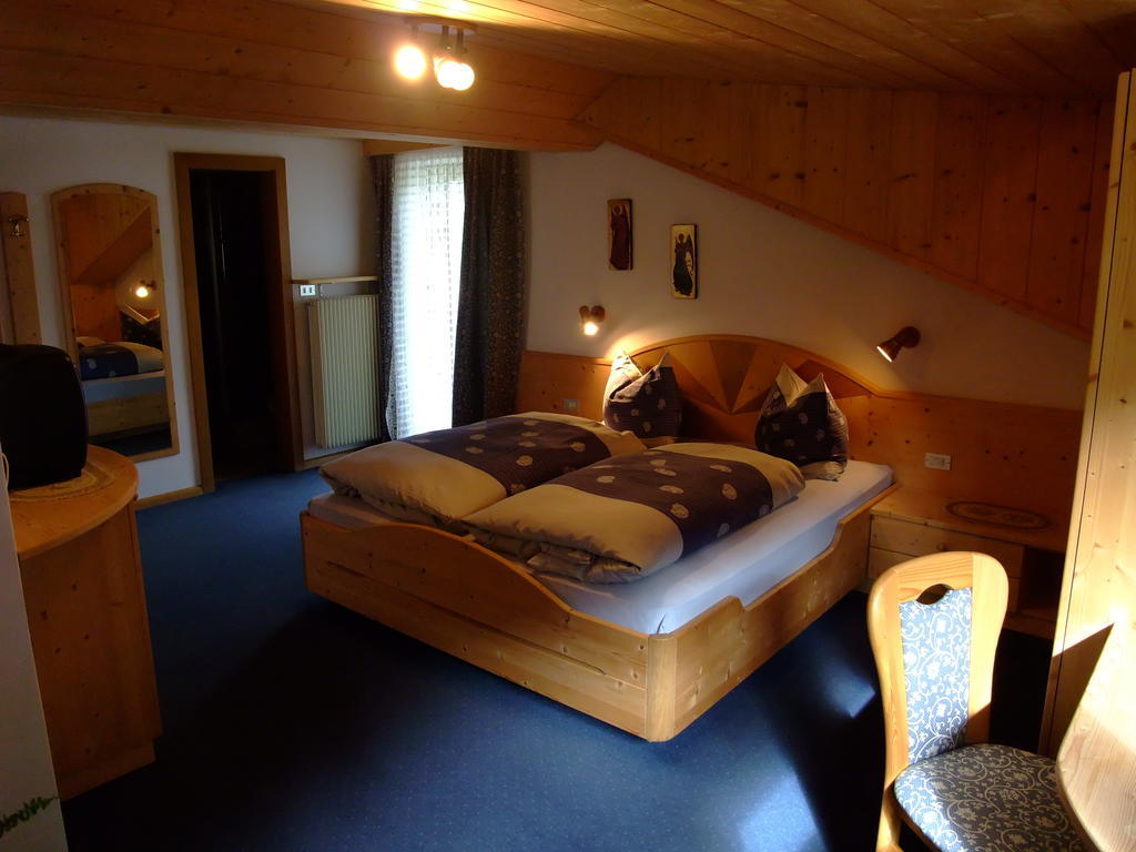 Hotel Garni Conturina Santa Cristina Val Gardena Zimmer foto