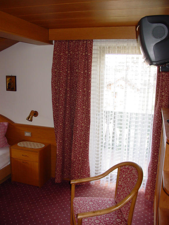 Hotel Garni Conturina Santa Cristina Val Gardena Zimmer foto